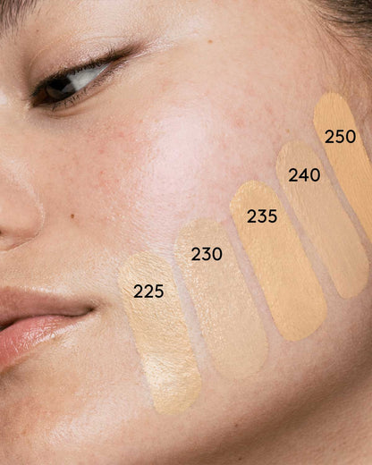 Soft'lit Naturally Luminous Longwear Foundation — 250