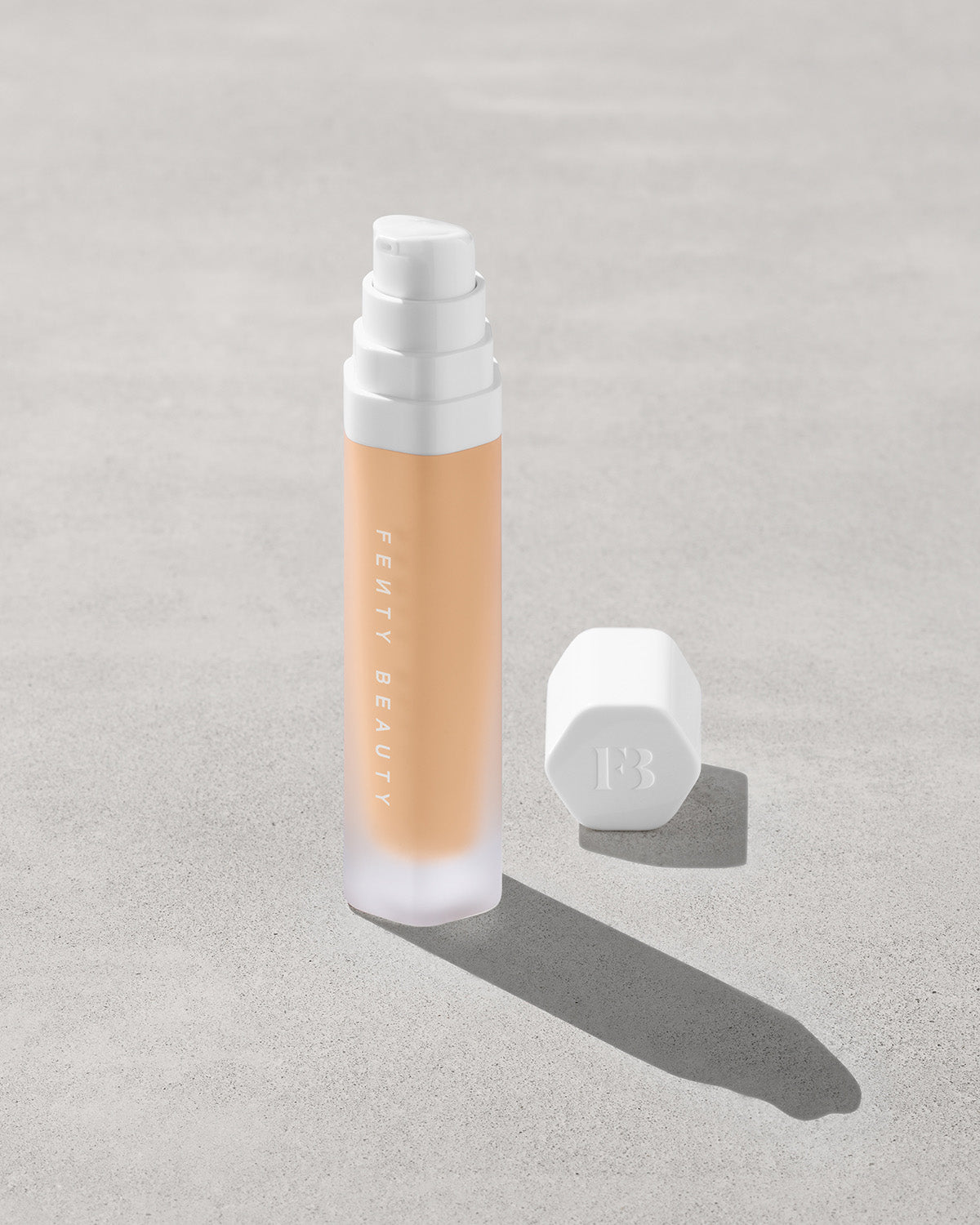 Soft'lit Naturally Luminous Longwear Foundation — 240